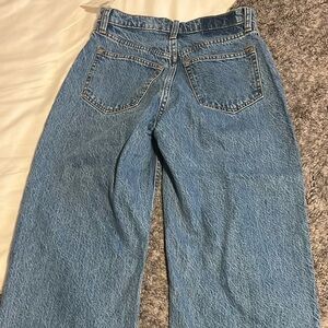 Abercrombie & Fitch Jeans 
- Loose Tapper Jeans 
- Size 24 
- brand new unused